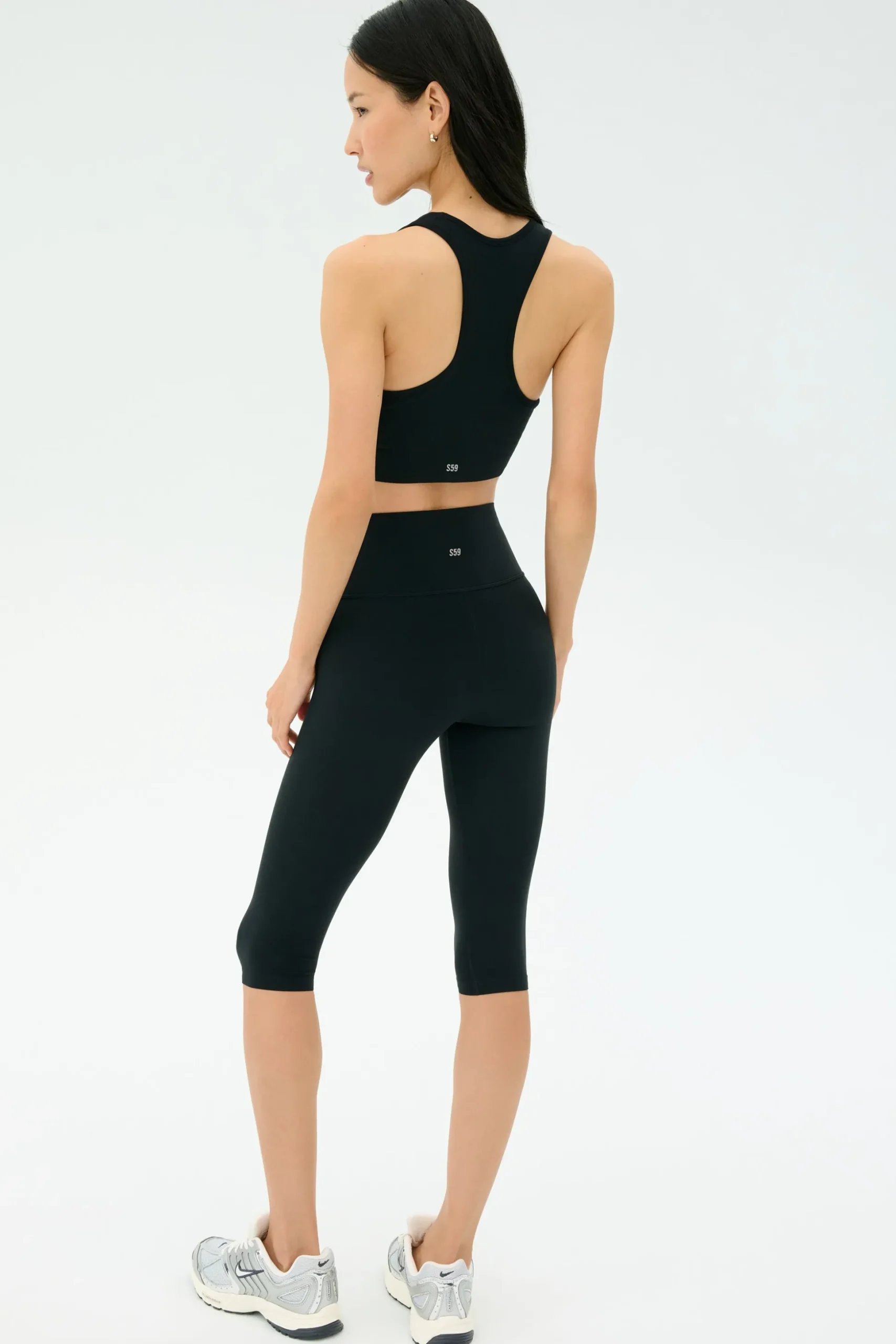 Airweight High Waist 16" Capri Legging
