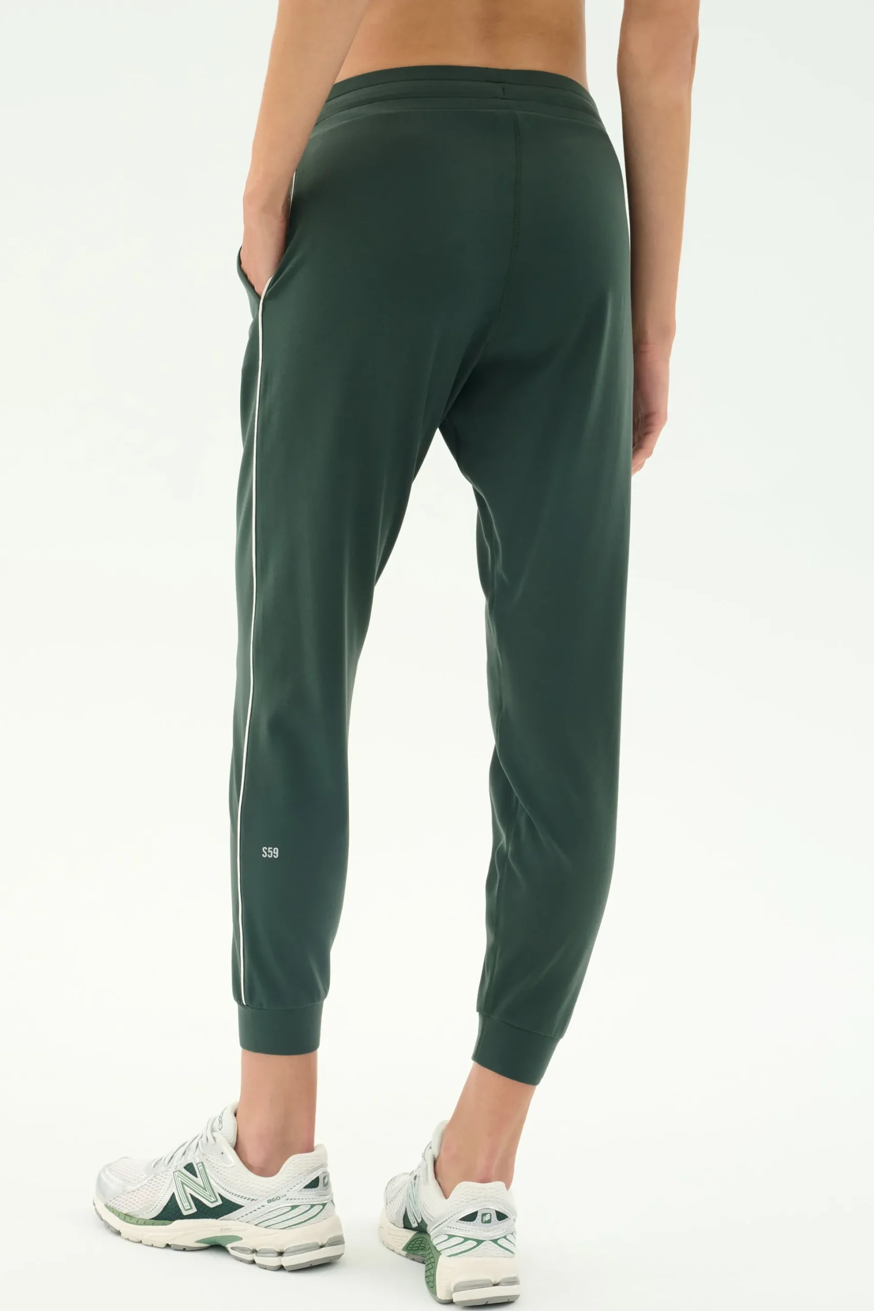 Airweight Jogger 7/8 with Piping