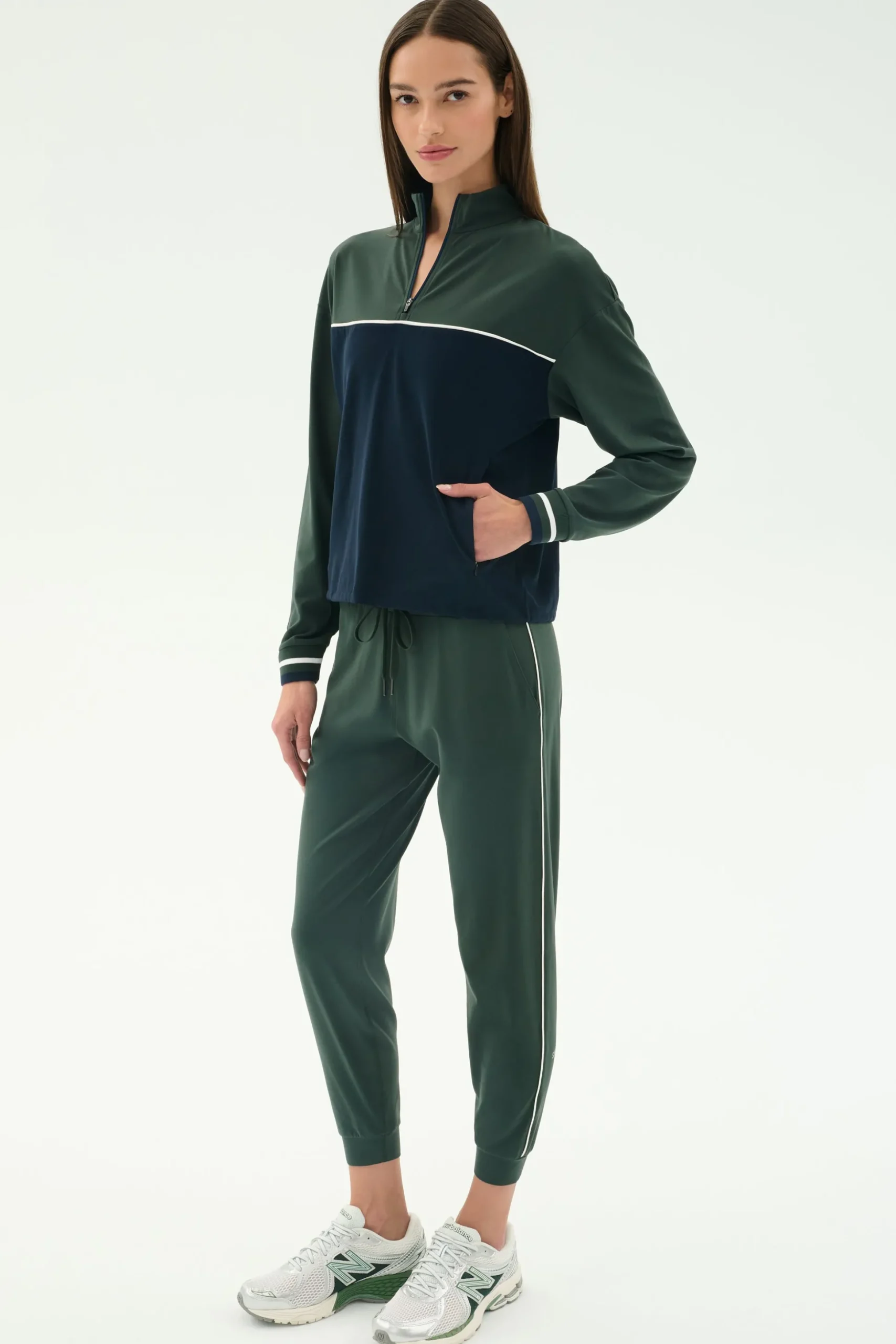 Airweight Jogger 7/8 with Piping